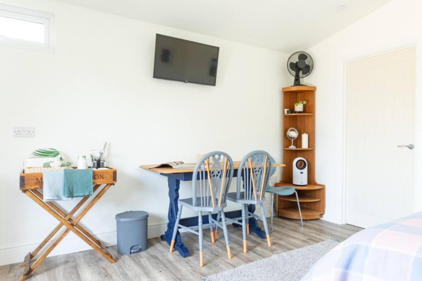 Pear Tree Cabin วิทสเตเบิล ภายนอก รูปภาพ